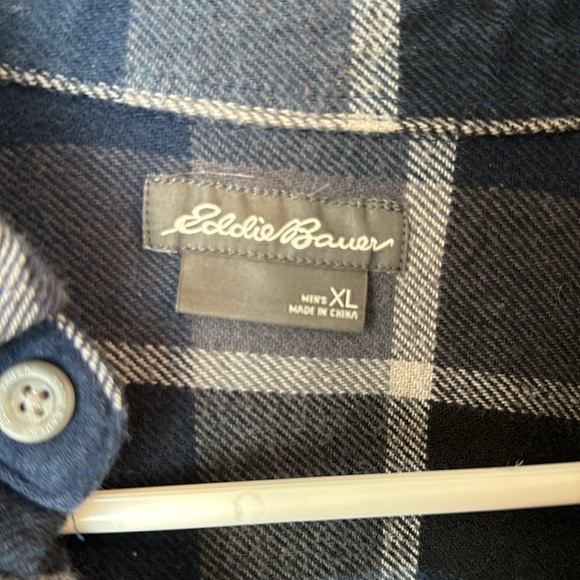 Eddie Bauer blue check plaid classic fit flannel size XL Fits like Large - Picture 2 of 4